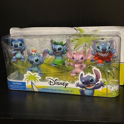 Disney ~ Stitch Collector Figure Set
