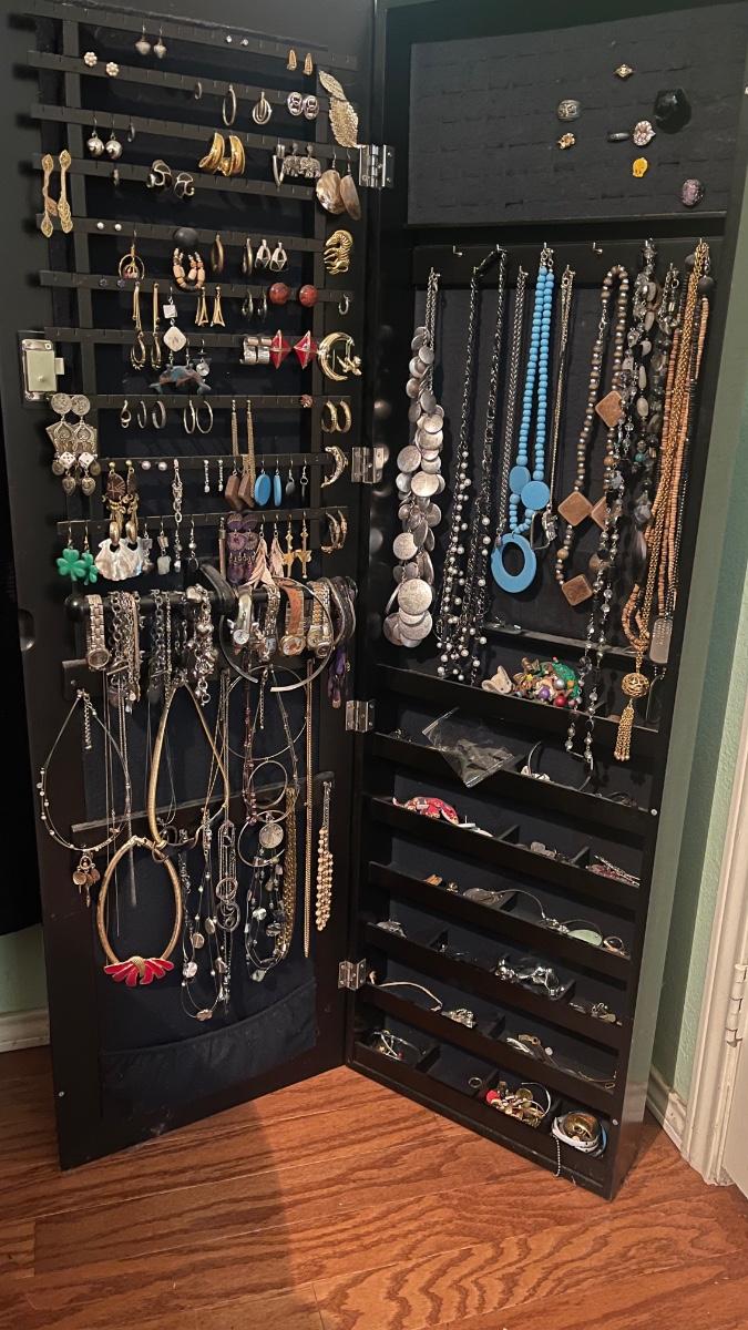 Jewelry stand full of jewelry