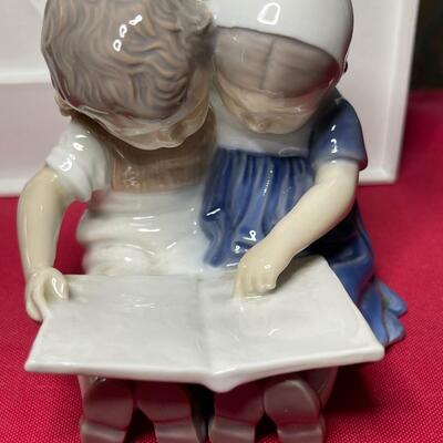 B&G Denmark 1567 Girl & Boy Reading Figurine