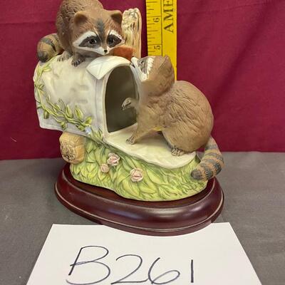 HOMCO 1987 raccoon