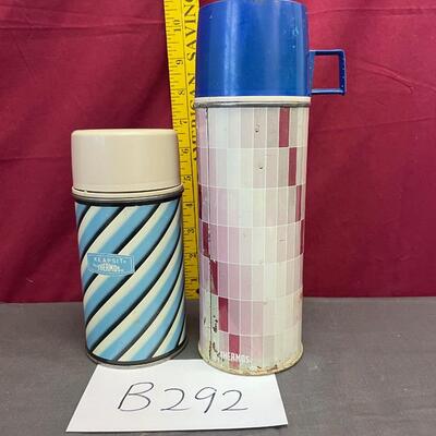 Duo of thermos bottles