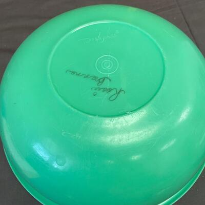 Tupperware 13â€ circumference x 5â€ tall