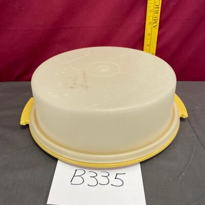 Tupperware cake container