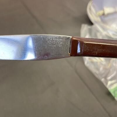 4 stainless steel, Bakelite handle knives,6 cocktail forks