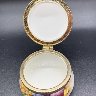 2 Vintage Trinket Pill Boxes English AVONDALE Fine BONE CHINA - 2.5â€ wide x 1â€ high