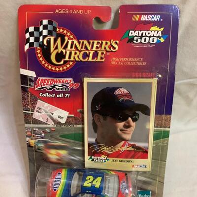 NASCAR Jeff Gordon / Dupont Pepsi 400 @ Daytona Bobblehead 6.5” tall approx & 1998 Winner’s Circle Diecast Car Speedweeks 99 Series