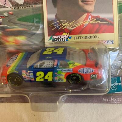 NASCAR Jeff Gordon / Dupont Pepsi 400 @ Daytona Bobblehead 6.5â€ tall approx & 1998 Winnerâ€™s Circle Diecast Car Speedweeks 99 Series