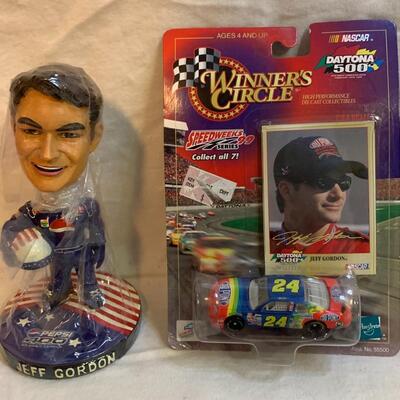 NASCAR Jeff Gordon / Dupont Pepsi 400 @ Daytona Bobblehead 6.5” tall approx & 1998 Winner’s Circle Diecast Car Speedweeks 99 Series