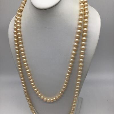 Vintage Pearl Type necklace. Not plastic