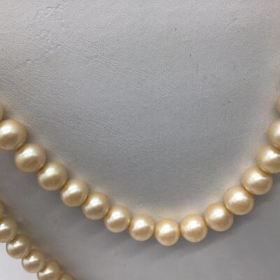 Vintage Pearl Type necklace. Not plastic