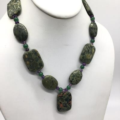 Green Stone Type Necklace