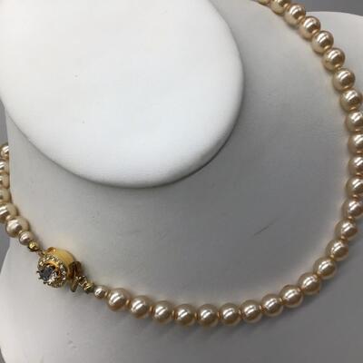 Vintage Pearl Type Necklace. Pretty Clasp