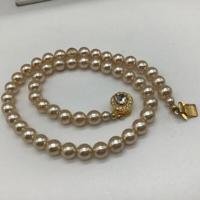 Vintage Pearl Type Necklace. Pretty Clasp