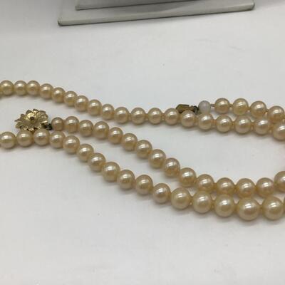 Vintage Pearl Type Necklace.