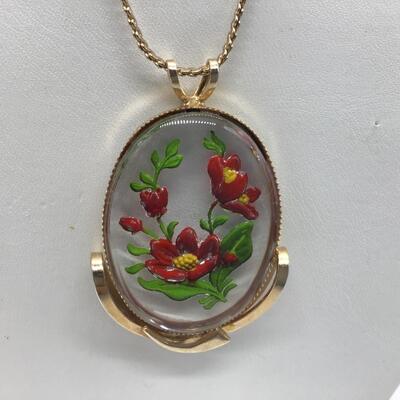 Beautiful Glass Necklace Vintage