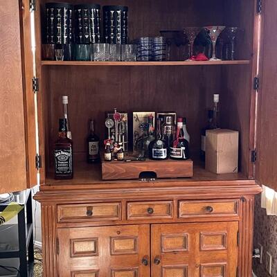 LOT 45  VINTAGE DREXEL LARGE MEDIA CABINET CONVERTED TO A MINI BAR