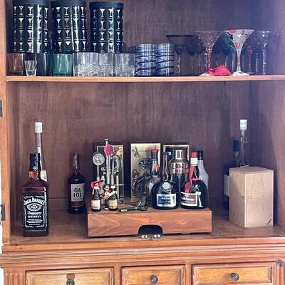 LOT 45  VINTAGE DREXEL LARGE MEDIA CABINET CONVERTED TO A MINI BAR