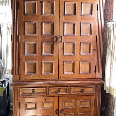 LOT 45  VINTAGE DREXEL LARGE MEDIA CABINET CONVERTED TO A MINI BAR
