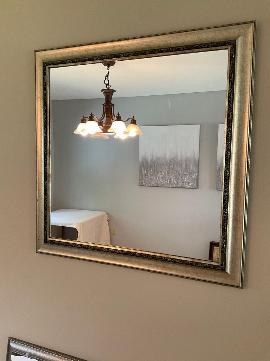 Wall Mirror Decor EstateSales Org   A 75986447 Hvvx25r1cfa2oap3 