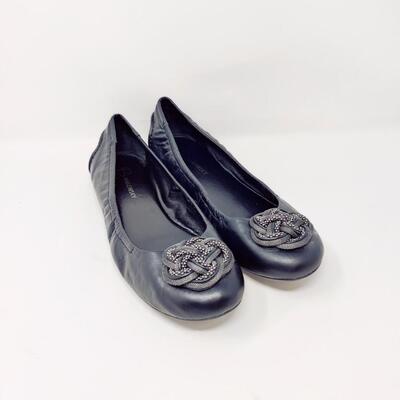 B MAKOWSKY WOMEN'S BLACK FLATS SIZE 10 M