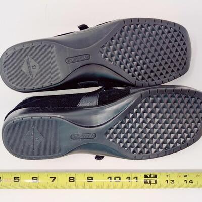 AEROSOLES WOMEN'S BLACK LEATHER FLATS SIZE 10 M