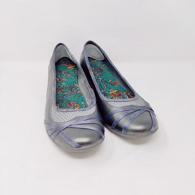 MICHELLE K WOMEN'S GREY LEATHER TEXTILE FLATS SIZE 10