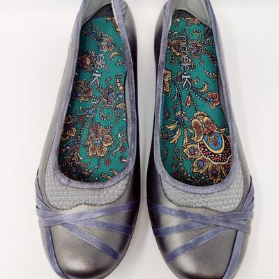 MICHELLE K WOMEN'S GREY LEATHER TEXTILE FLATS SIZE 10