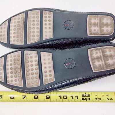 ISAAC MIZRAHI LIVE! WOMEN'S BLACK TEXTURED LEATHER FLATS SIZE 10 M