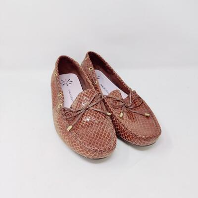 ISAAC MIZRAHI LIVE! WOMEN'S BROWN TEXTURED LEATHER FLATS SIZE 10 M