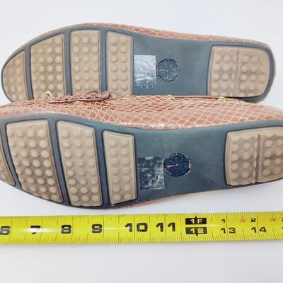 ISAAC MIZRAHI LIVE! WOMEN'S BROWN TEXTURED LEATHER FLATS SIZE 10 M