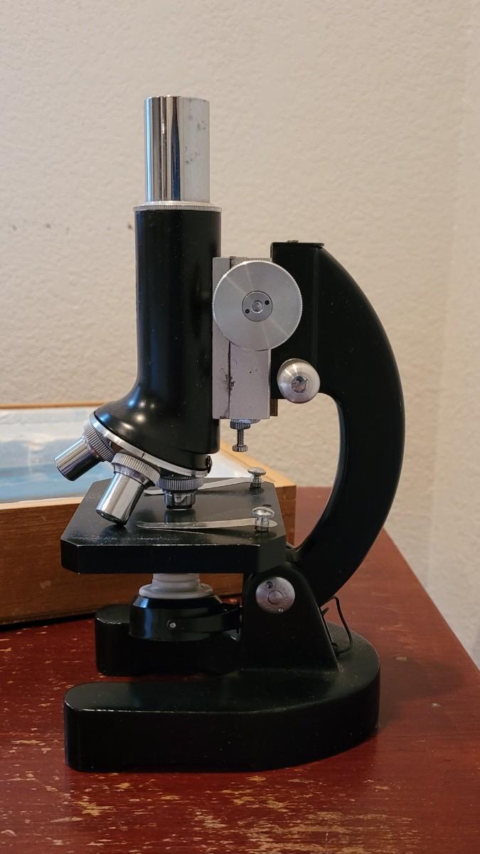 Lot 384 Tasco Deluxe Microscope Set 1200×