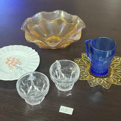 Variety of kitchen items and decorative glazing