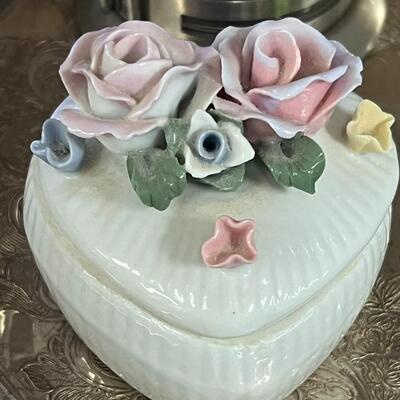 Decorative items and Tray