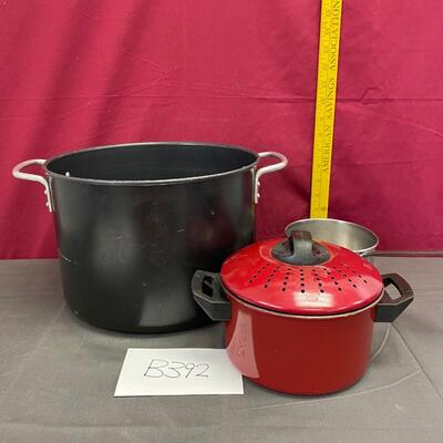 Stockpot and cute red drainage pot