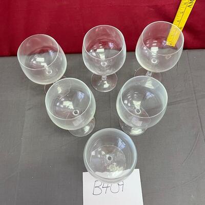 6 wine glasses