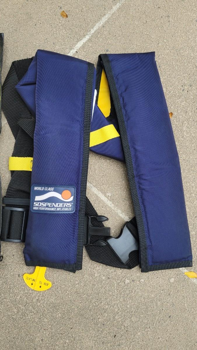 Lot 436 SOSPENDERS Manual Inflatable Life Jacket