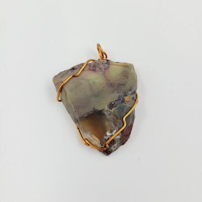 BEAUTIFUL WIRE WRAPPED STONE PENDANT