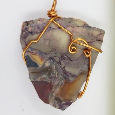 BEAUTIFUL WIRE WRAPPED STONE PENDANT
