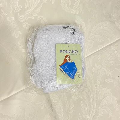 NWT - WOMENâ€™S PONCHO - WHITE