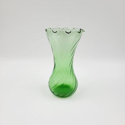 BEAUTIFUL VINTAGE TWISTED GREEN GLASS VASE