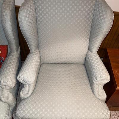 D11-Set of wingback chairs and pillows