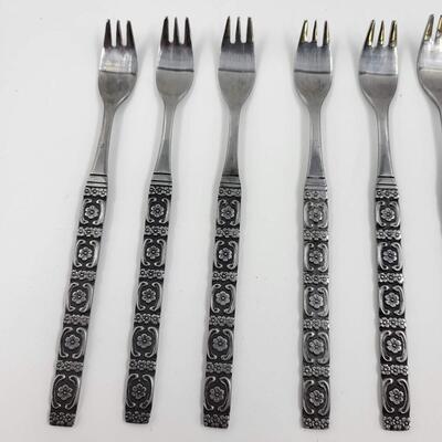 VINTAGE NORTHLAND STAINLESS APPETIZER FORKS 9 PCS
