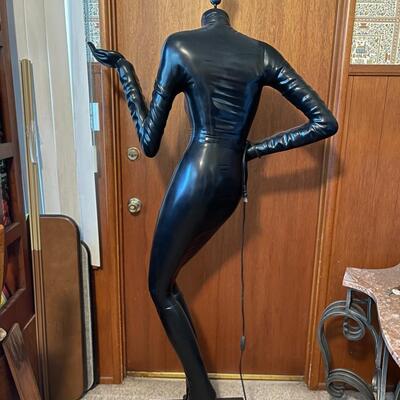 LOT 49   DESIGN TOSCANO MADEMOISELLE FIGURAL MODEL HAUTE COUTURE FLOOR LAMP 76"TALL NO SHADE