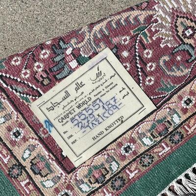 LOT 53   FINELY HAND KNOTTED ORIENTAL RUG ROOM SIZE