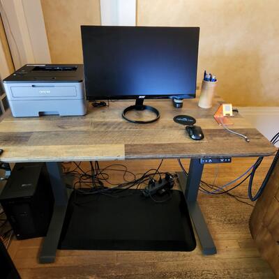 Uplift full size adjustible office desk