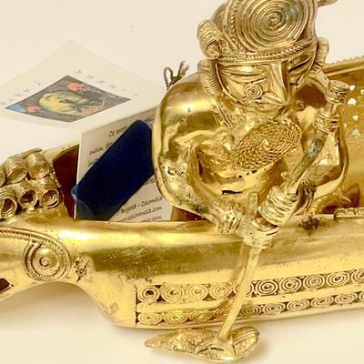 LOT 60  REPLICA QUIMBAYA METAL FISHERMAN'S CANOE COLOMBIA S.A.