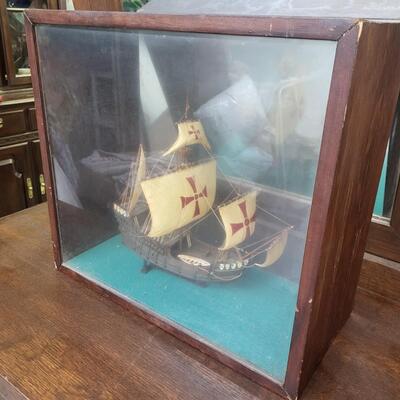 SANTA MARIA ENCLOSED MODEL SHIP