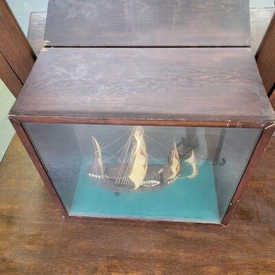 SANTA MARIA ENCLOSED MODEL SHIP