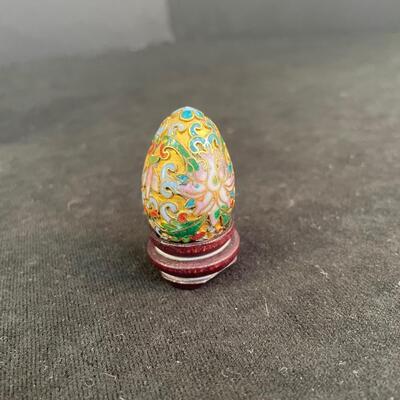 Lot 36 Salt & Pepper shakers, egg dish