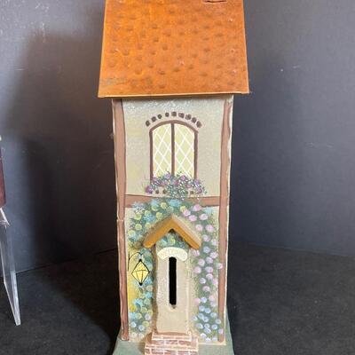 Lot 38 Bird house and candles